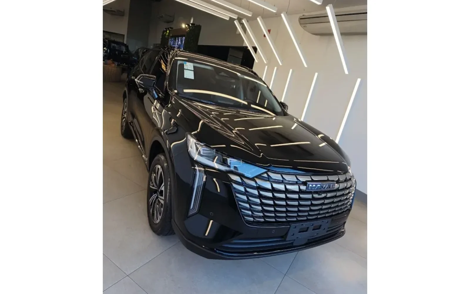 GWM Haval H6 PHEV35 preto no showroom Ayra Racing em São Paulo