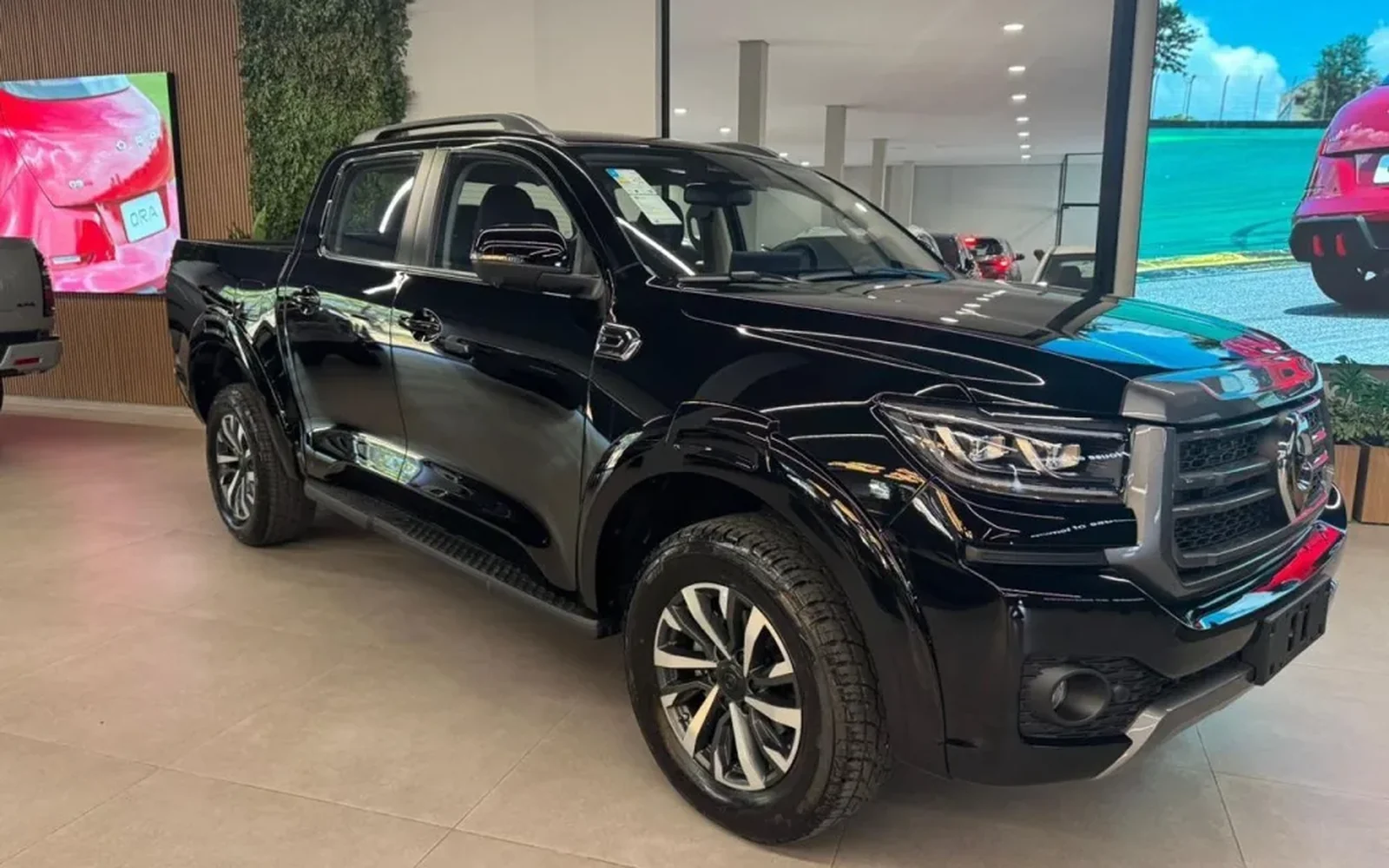 GWM Poer P30 preto no showroom Ayra Racing em São Paulo